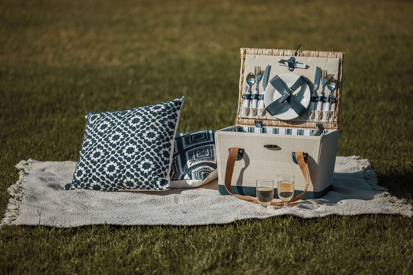 Boardwalk Picnic Basket for 2 image 4