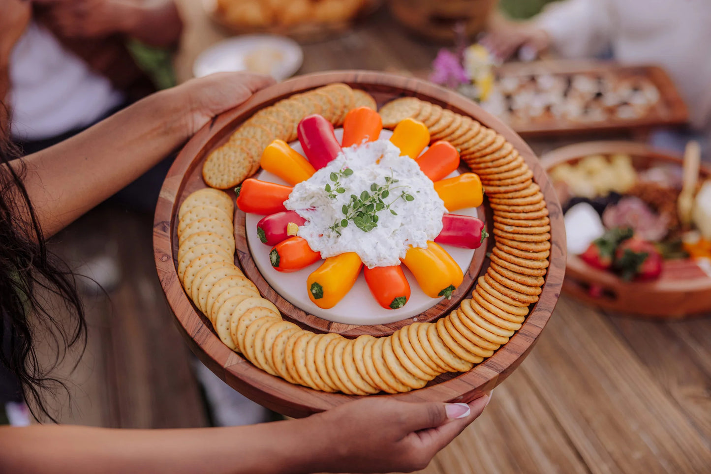 Isla Serving Platter With Marble Cheeseboard Insert image 4