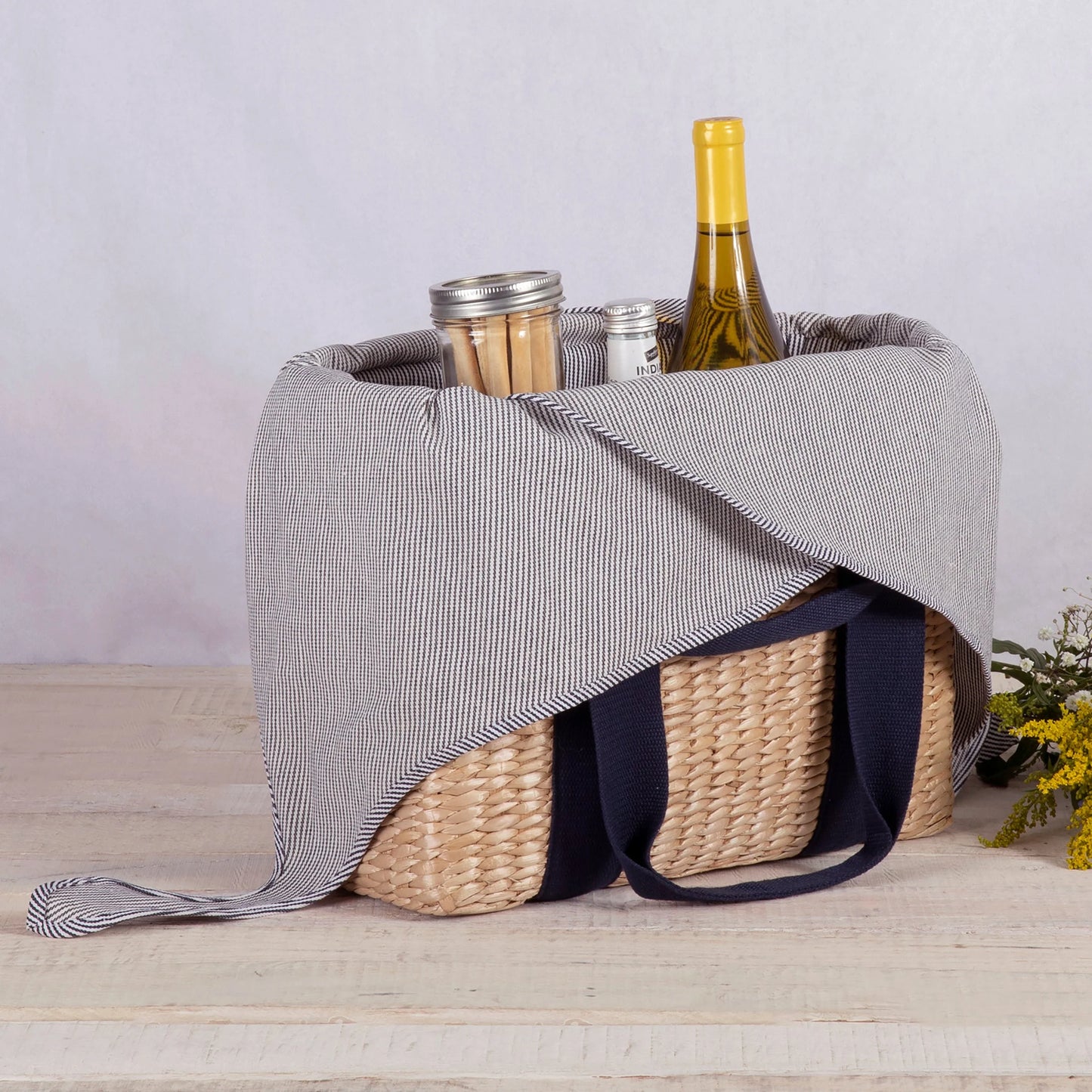 Parisian Picnic Basket image 2