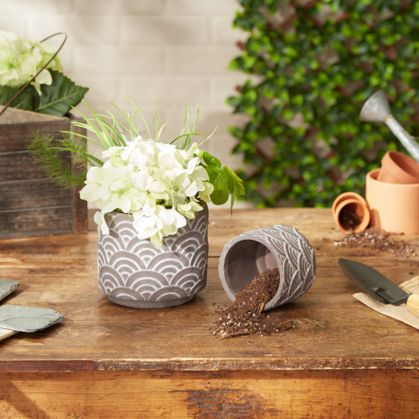 Black Scalloped Cement Flower Pot Set/2 image 3