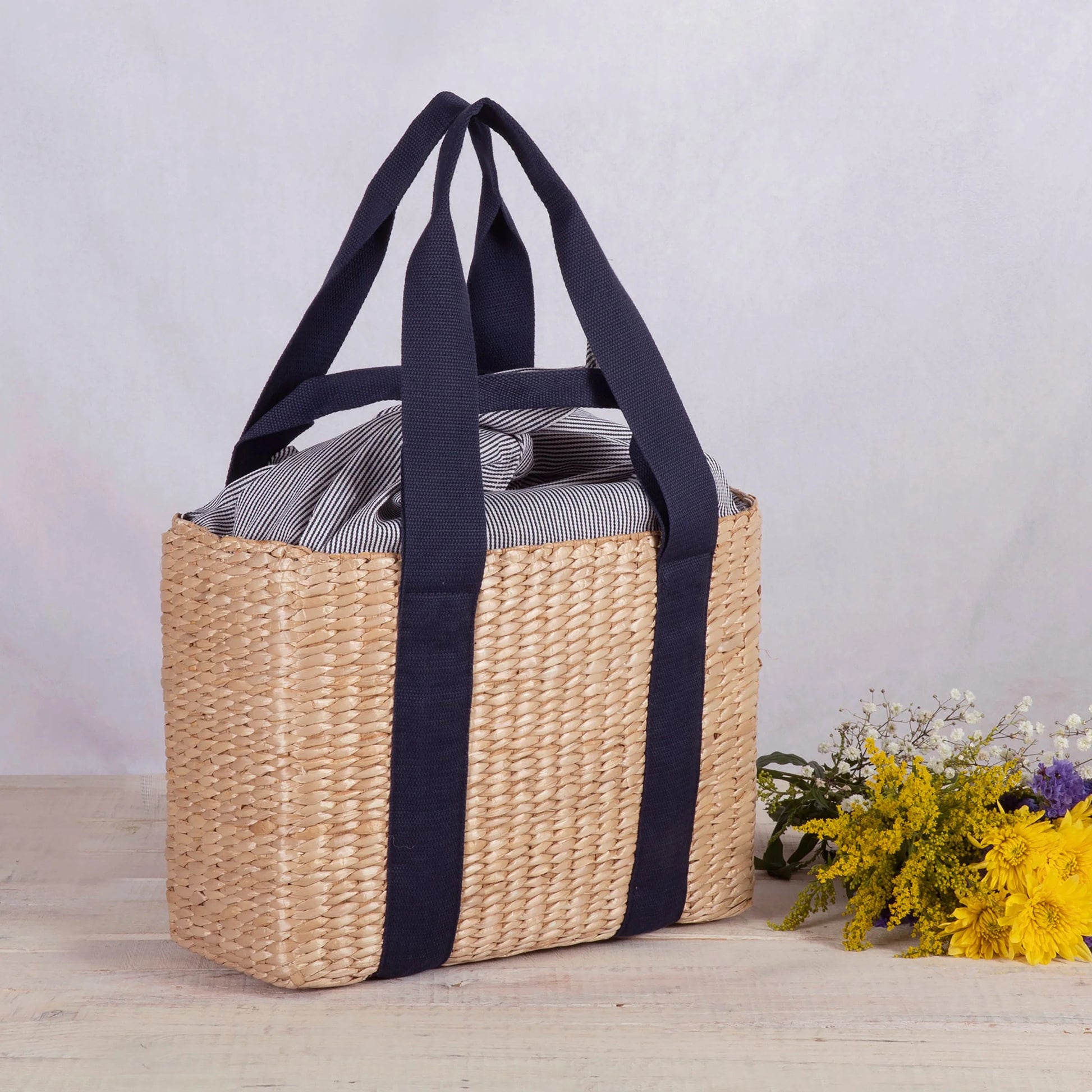 Parisian Picnic Basket image 0