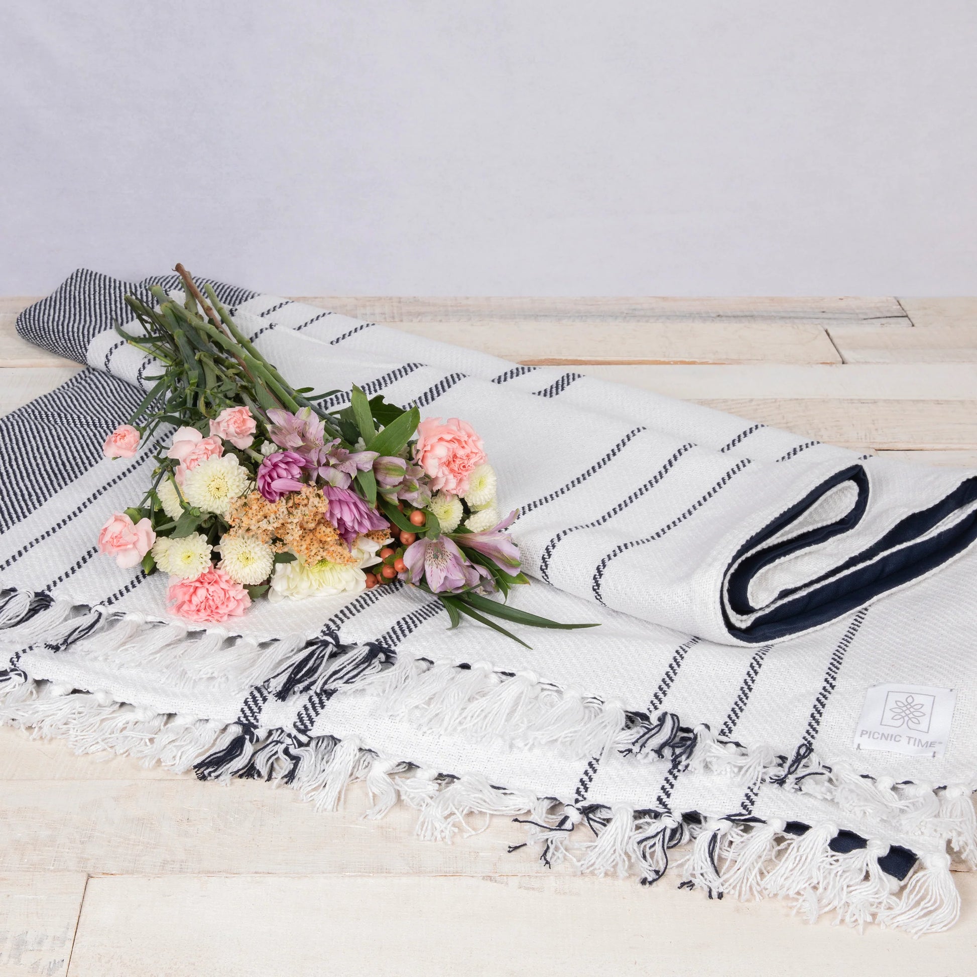 Montecito Picnic Blanket with Harness image 5