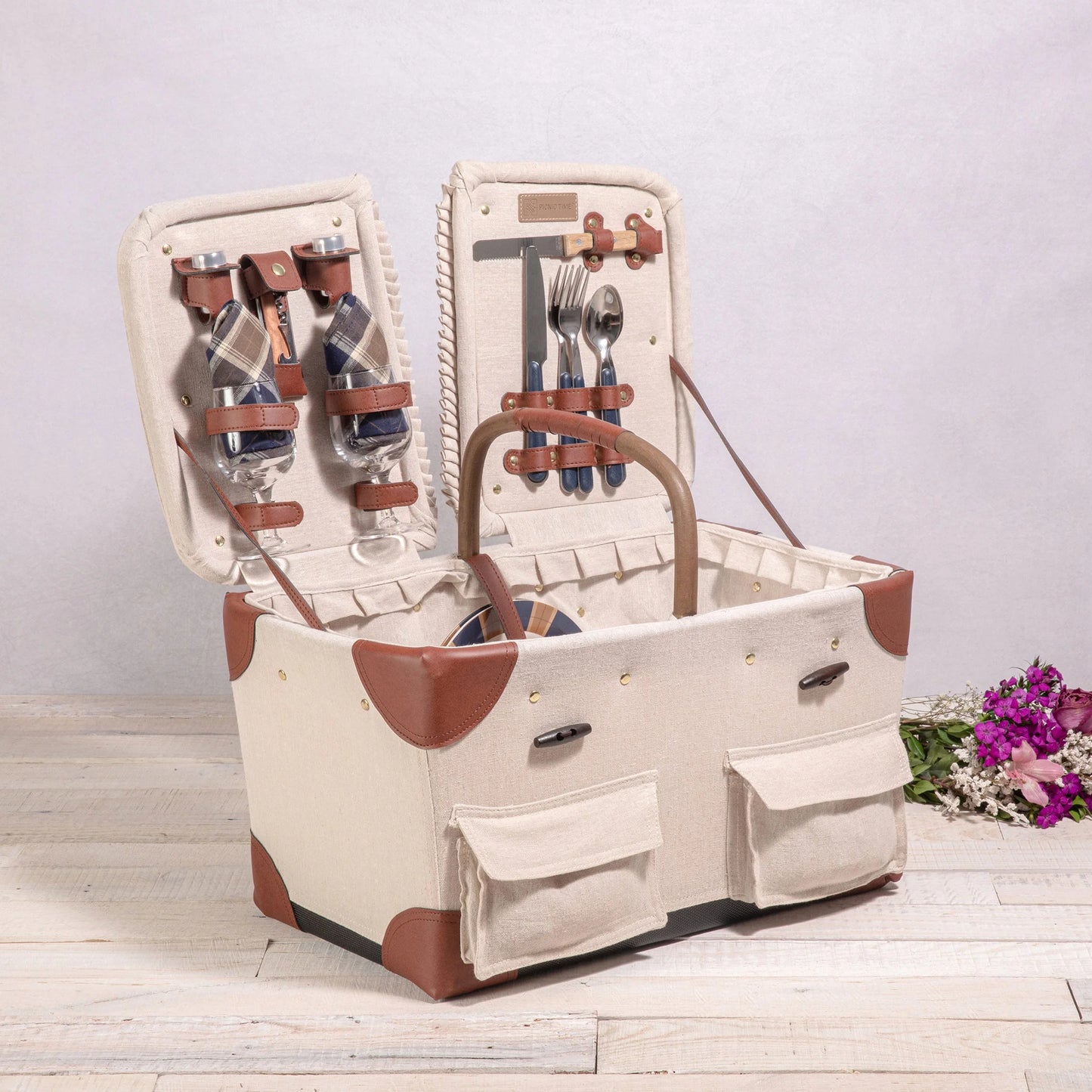 Pioneer Picnic Basket image 1