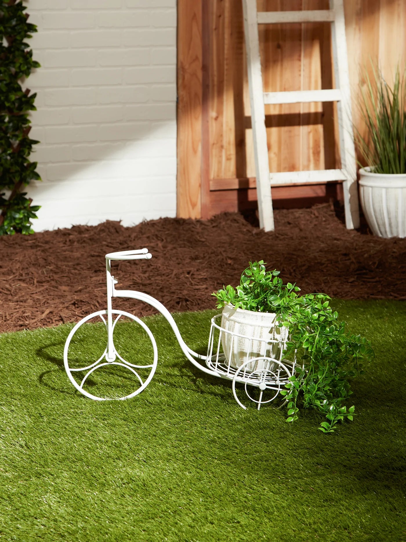 White Tricycle Plant Display image 4