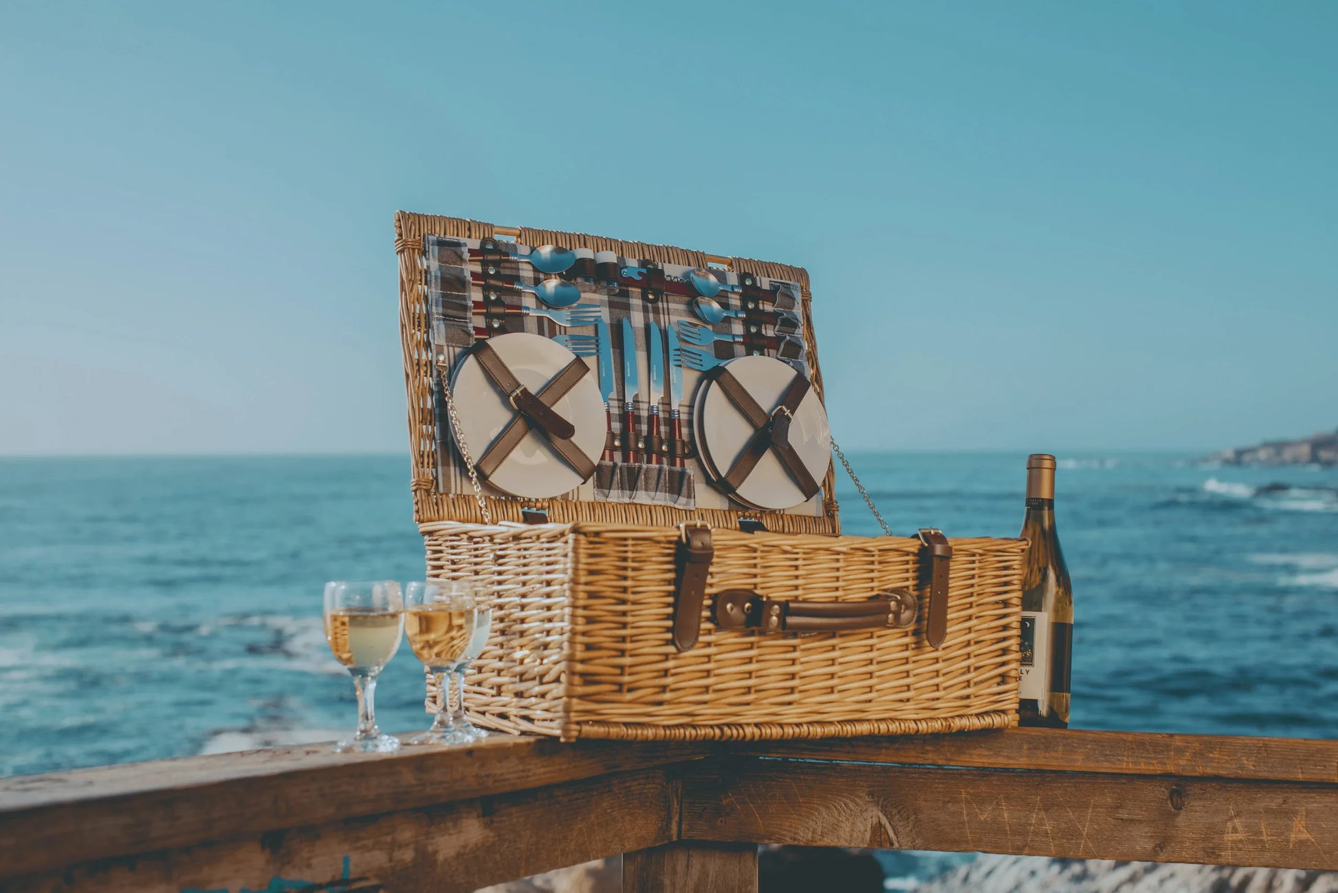 Newbury Picnic Basket image 3