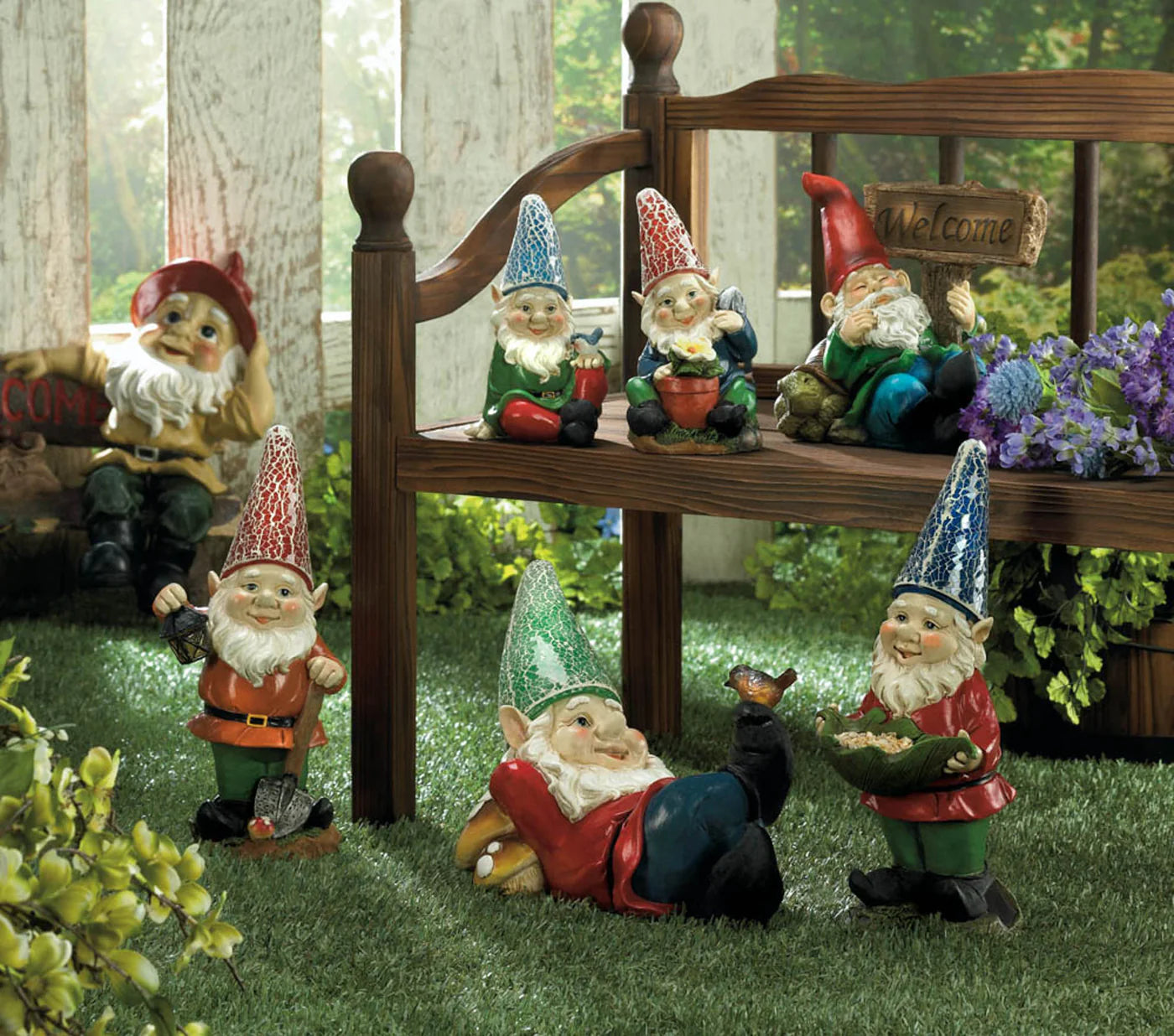 CHEERY GNOME SOLAR STATUE