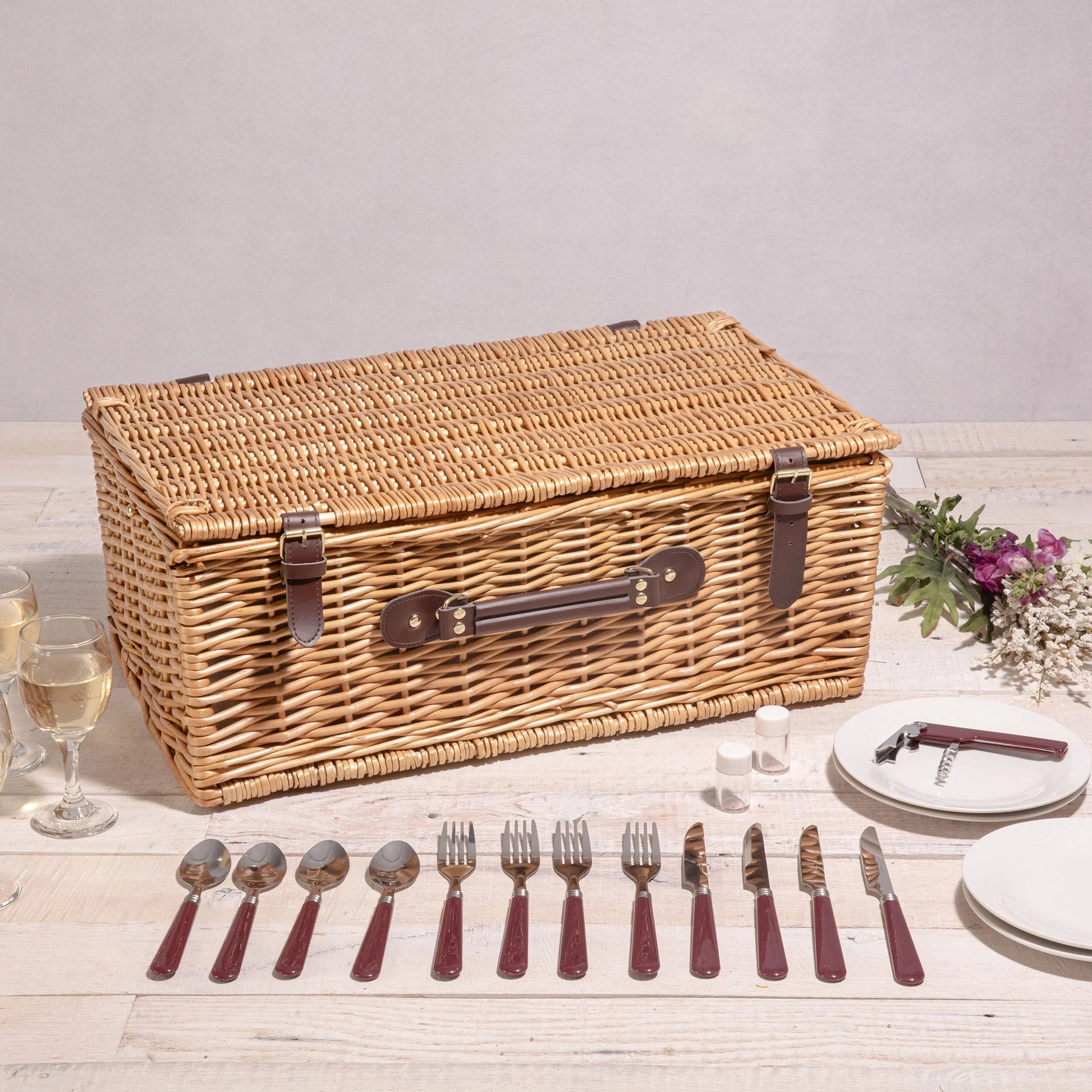 Newbury Picnic Basket image 2