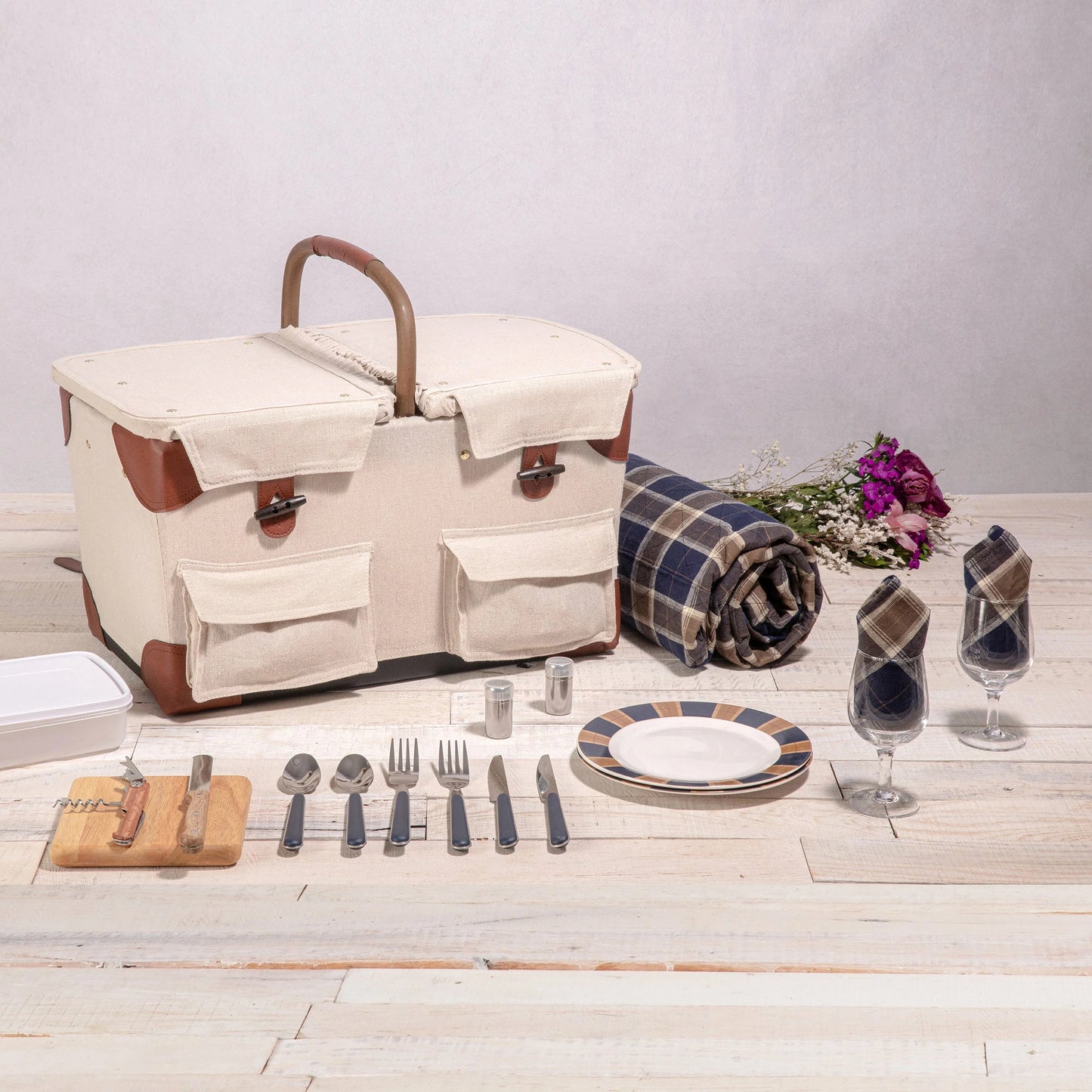 Pioneer Picnic Basket image 2