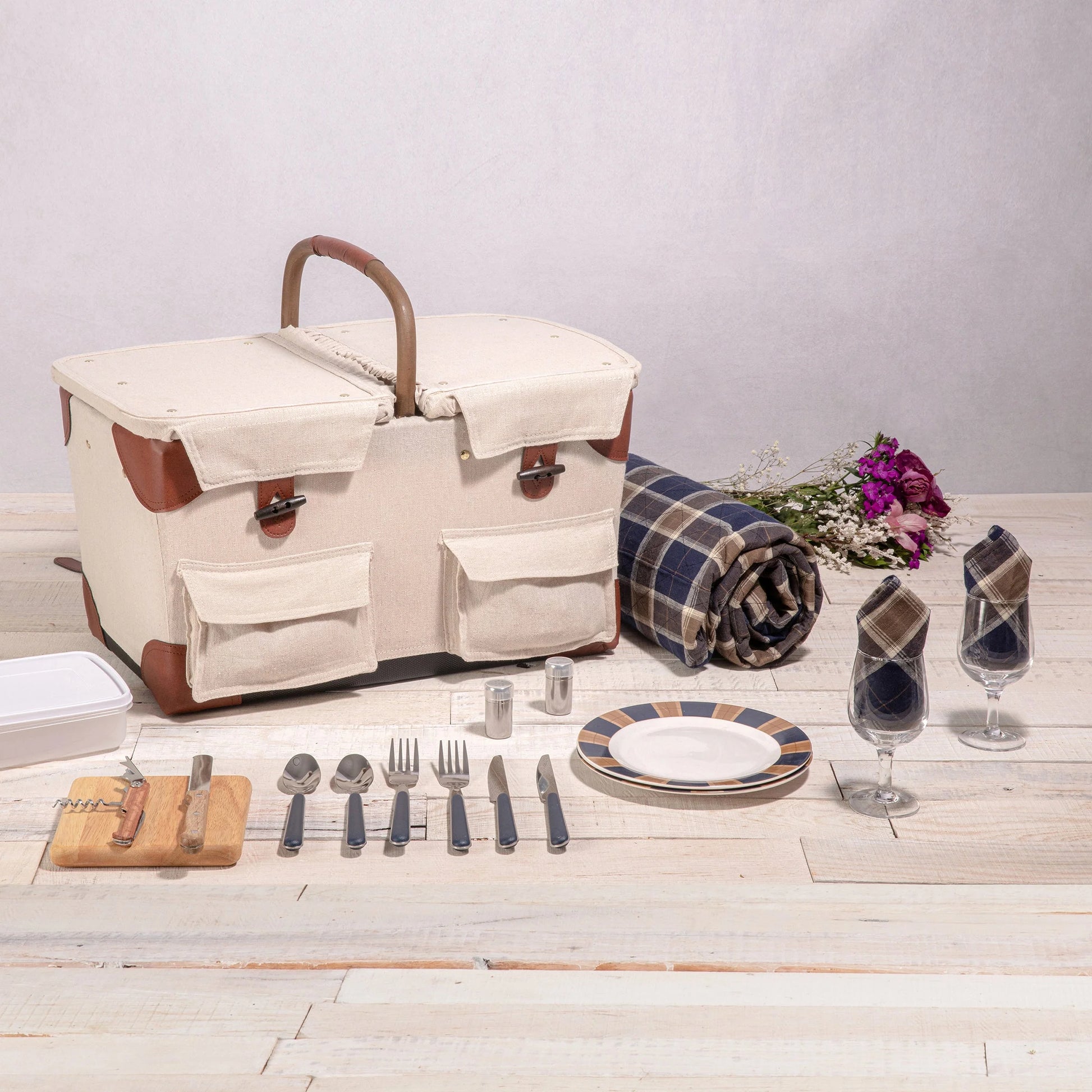 Pioneer Picnic Basket image 2