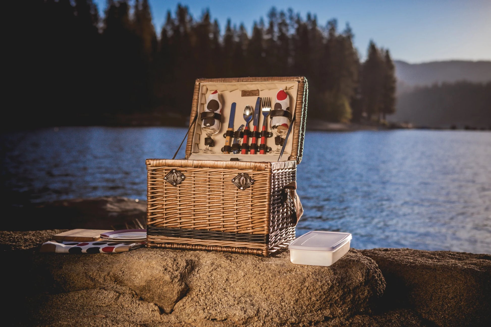 Yellowstone Picnic Basket image 3