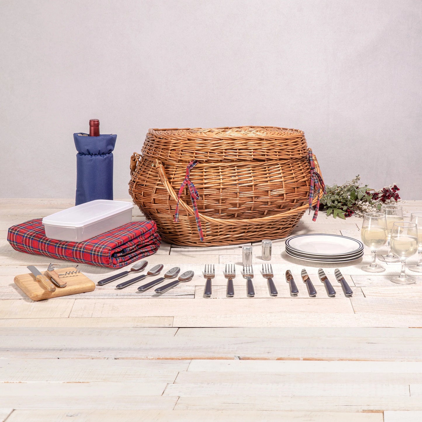 Highlander Picnic Basket image 2