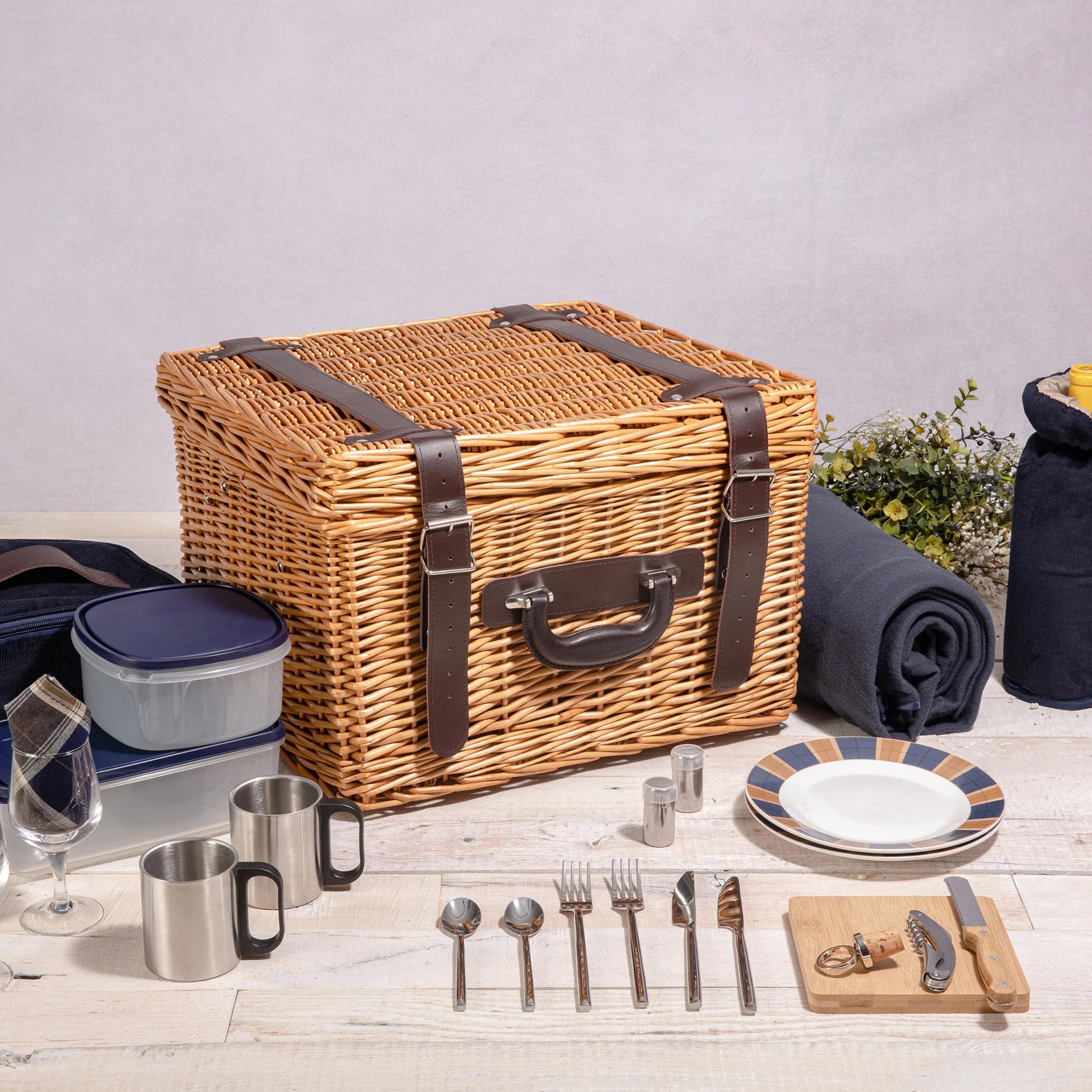 Canterbury Picnic Basket image 2