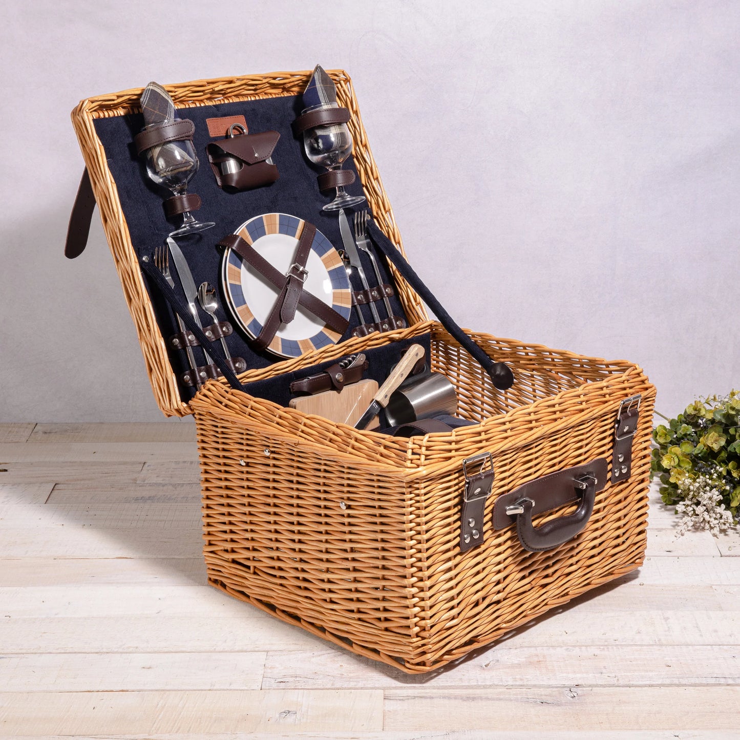 Canterbury Picnic Basket image 1