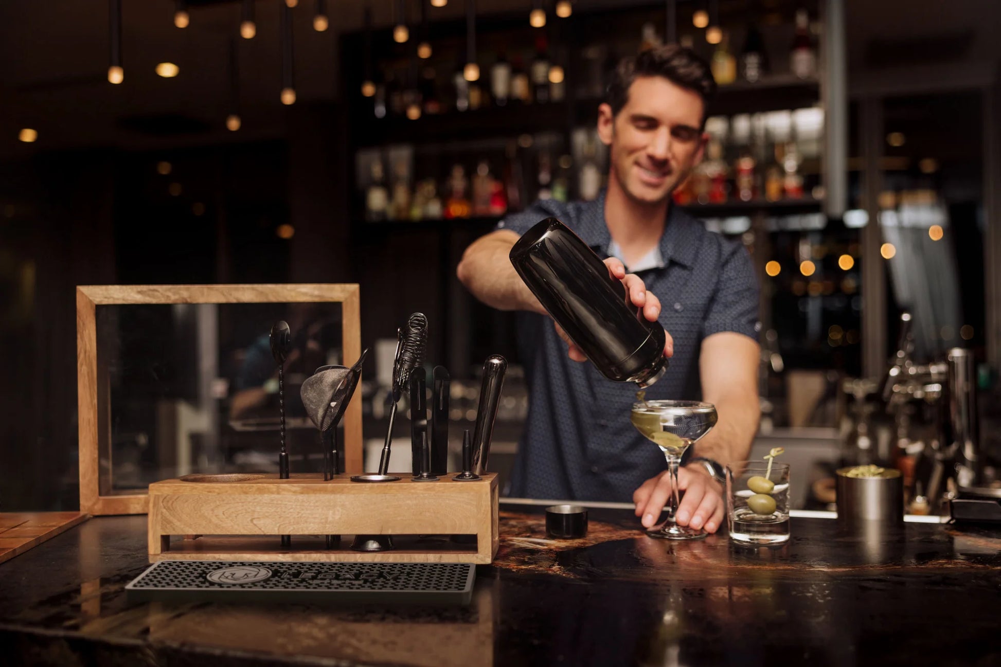 Old Fashioned Bar Set image 3