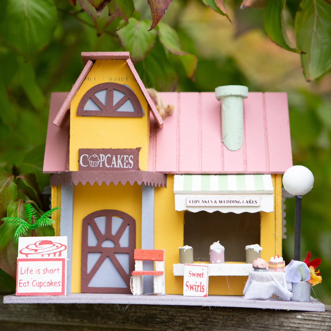 Cupcake Bakery Birdhouse image 3