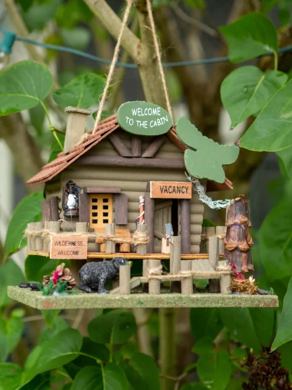 WOODLAND CABIN BIRDHOUSE